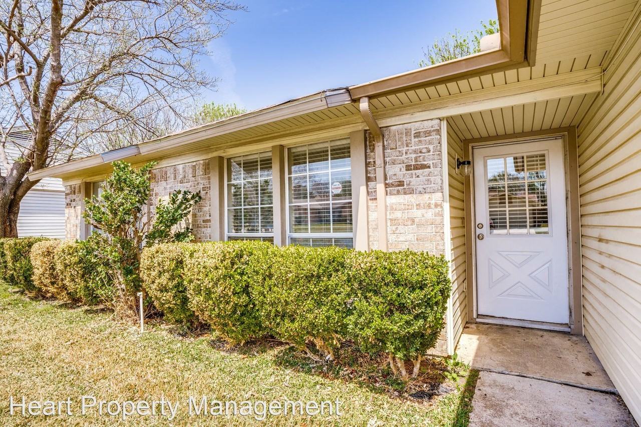 1407 Legget St - Photo 3 of 25