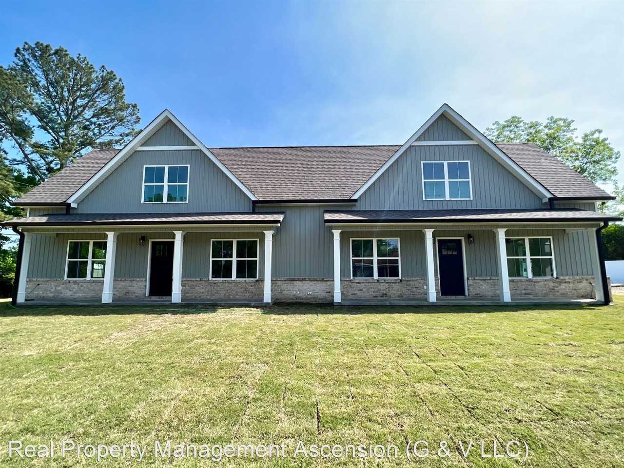 Available Today! Three Bed Two Bath Immaculate! Don't Miss This