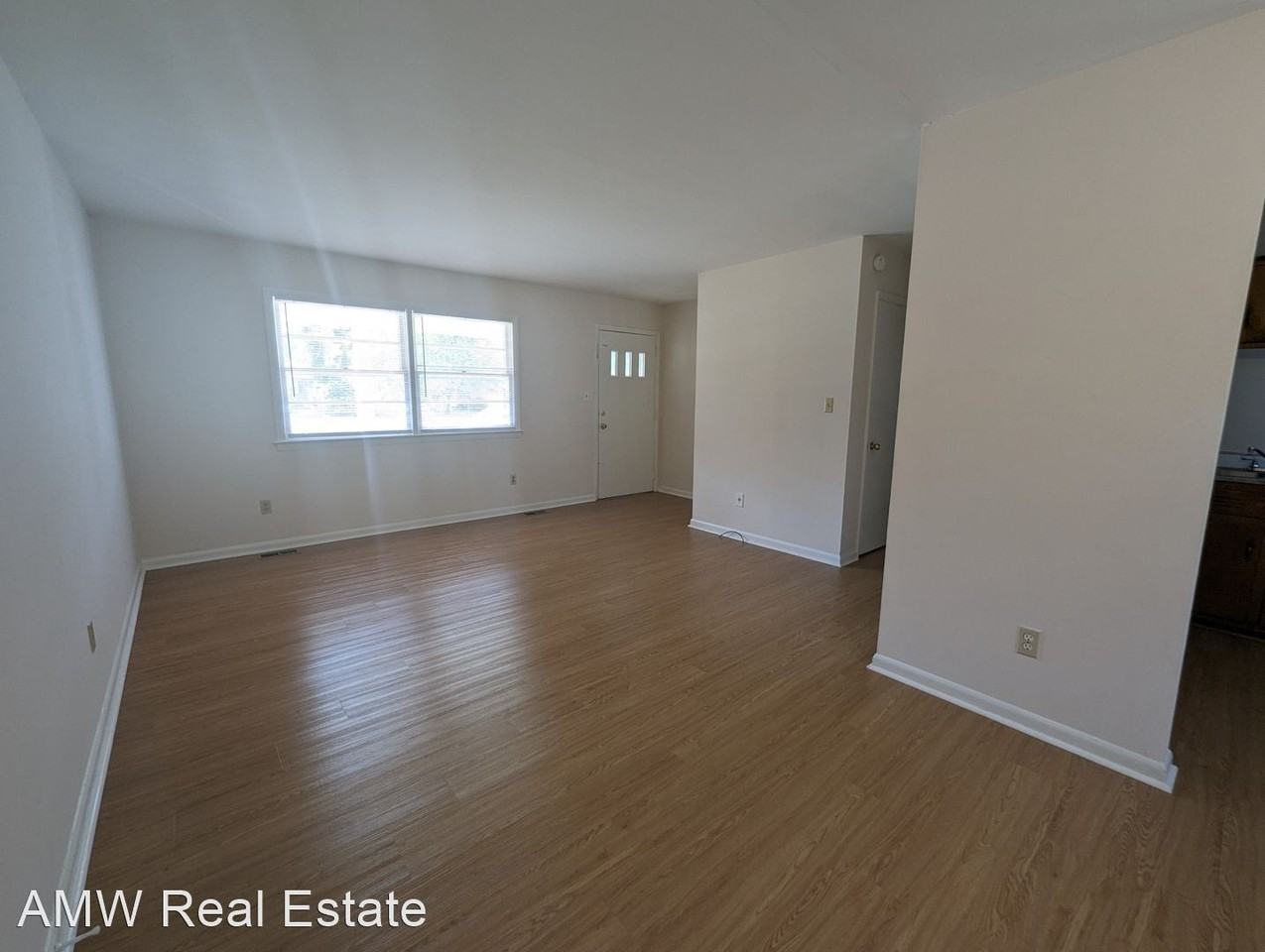 503 Regina Ct - Photo 3 of 23