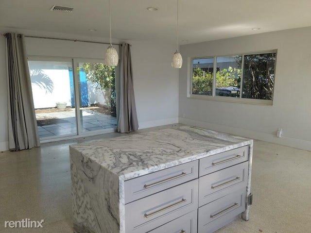 2220 Nw 1st St - Photo 2 of 15