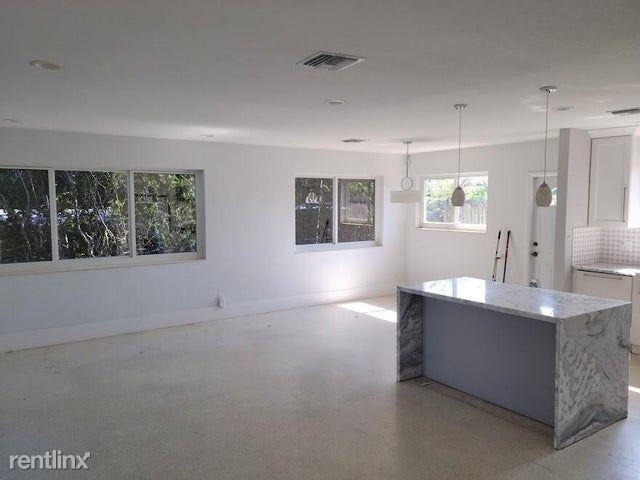 2220 Nw 1st St - Photo 3 of 15