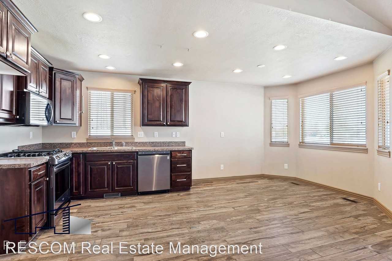 3196 W 5625 S - Photo 2 of 31