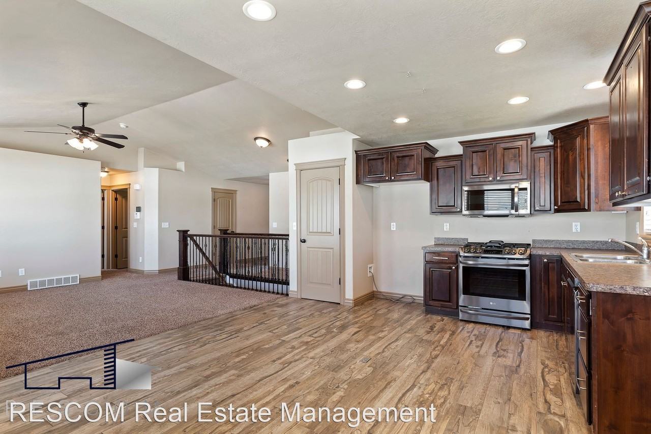 3196 W 5625 S - Photo 3 of 31