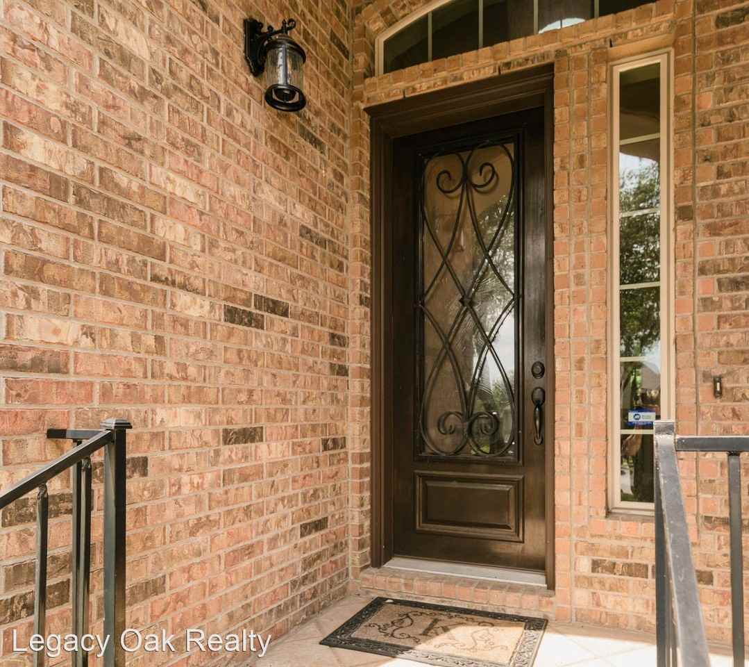 211 Lake Como Dr - Photo 3 of 39