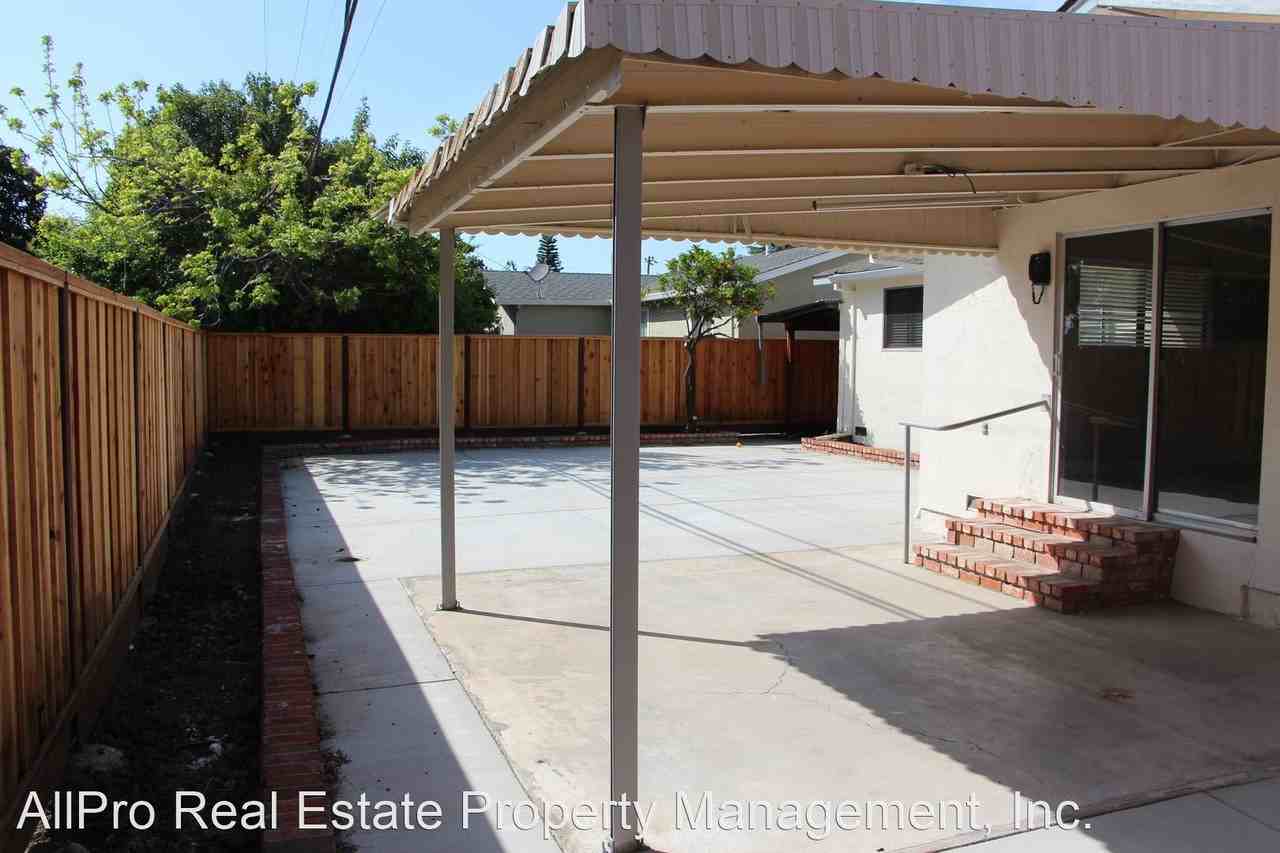 39143 Yosemite Way - Photo 2 of 5