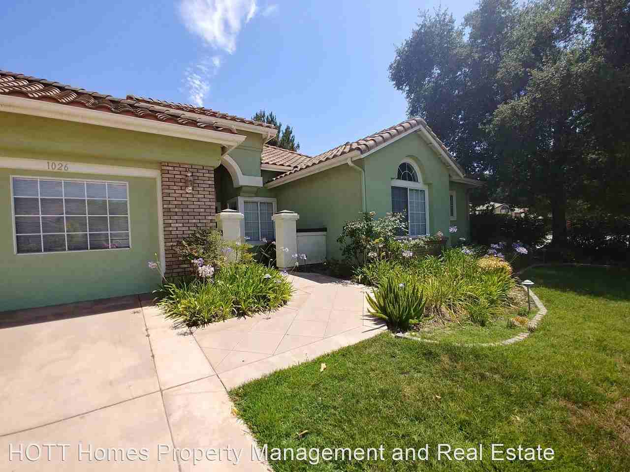1026 Stonehedge Dr - Photo 2 of 42