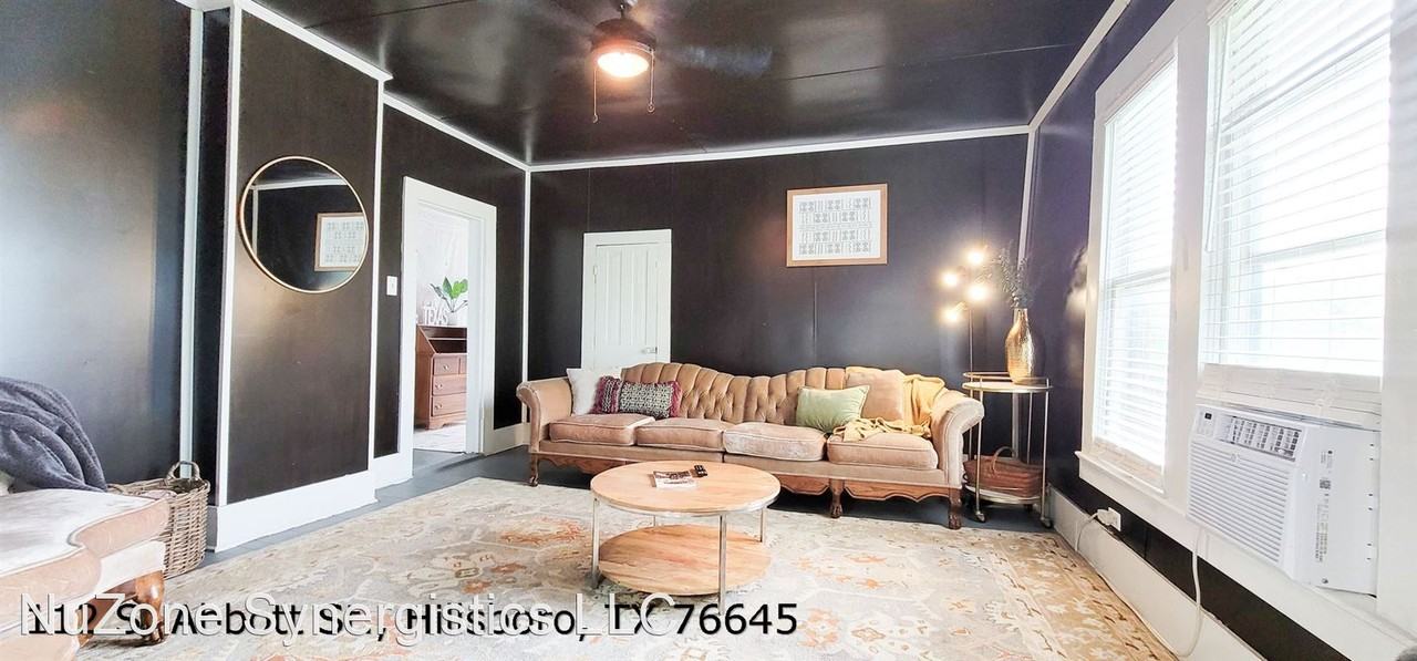 112 S Abbott St - Photo 2 of 23