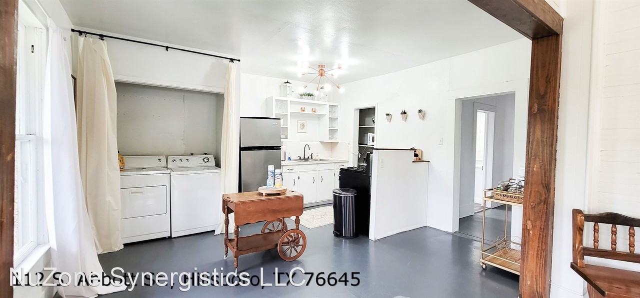 112 S Abbott St - Photo 3 of 23