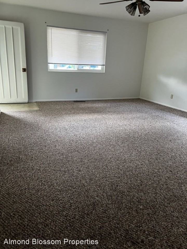232 S Villa Ave - Photo 3 of 18