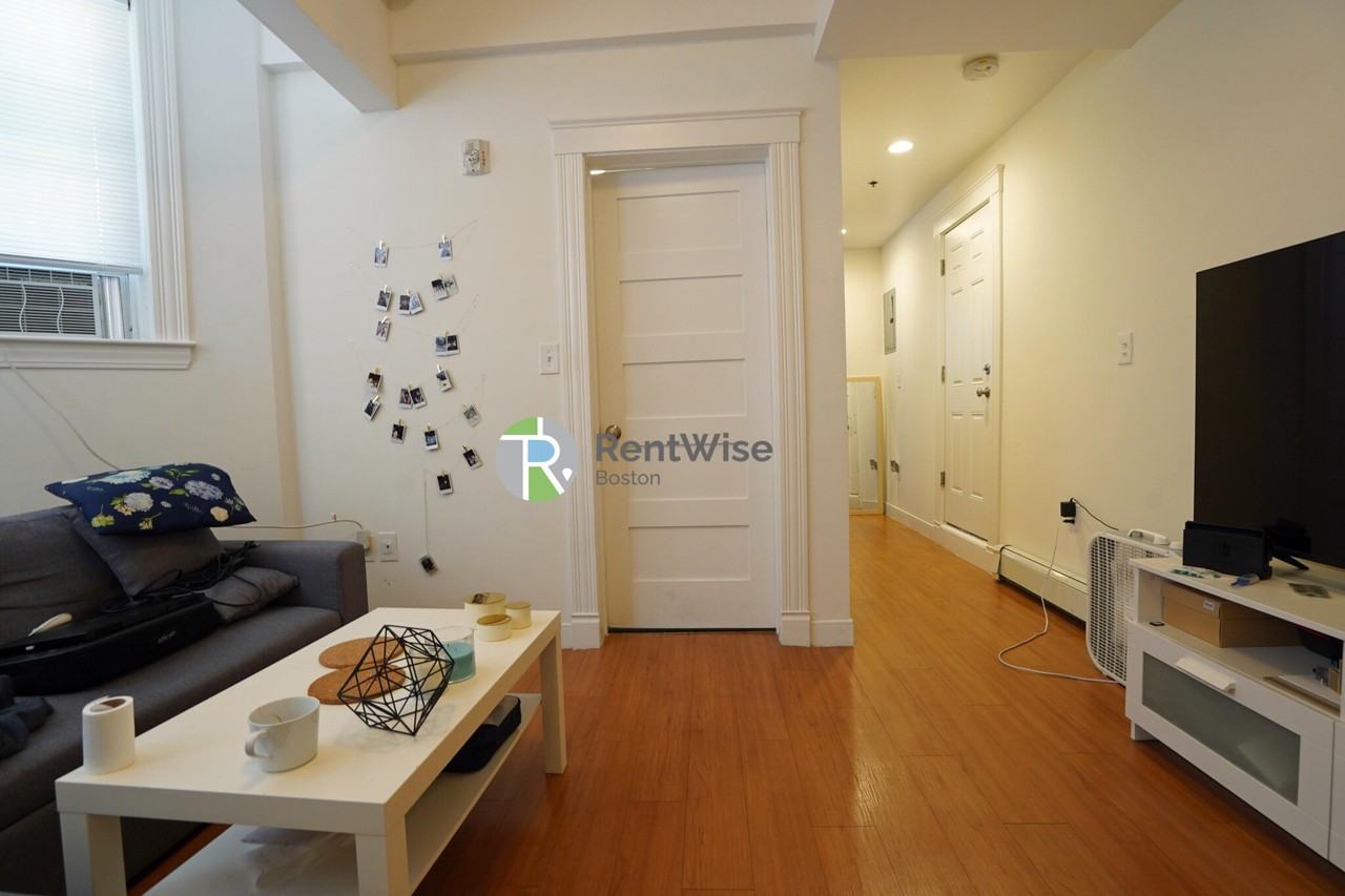 1302 Commonwealth Ave #B - Photo 2 of 20