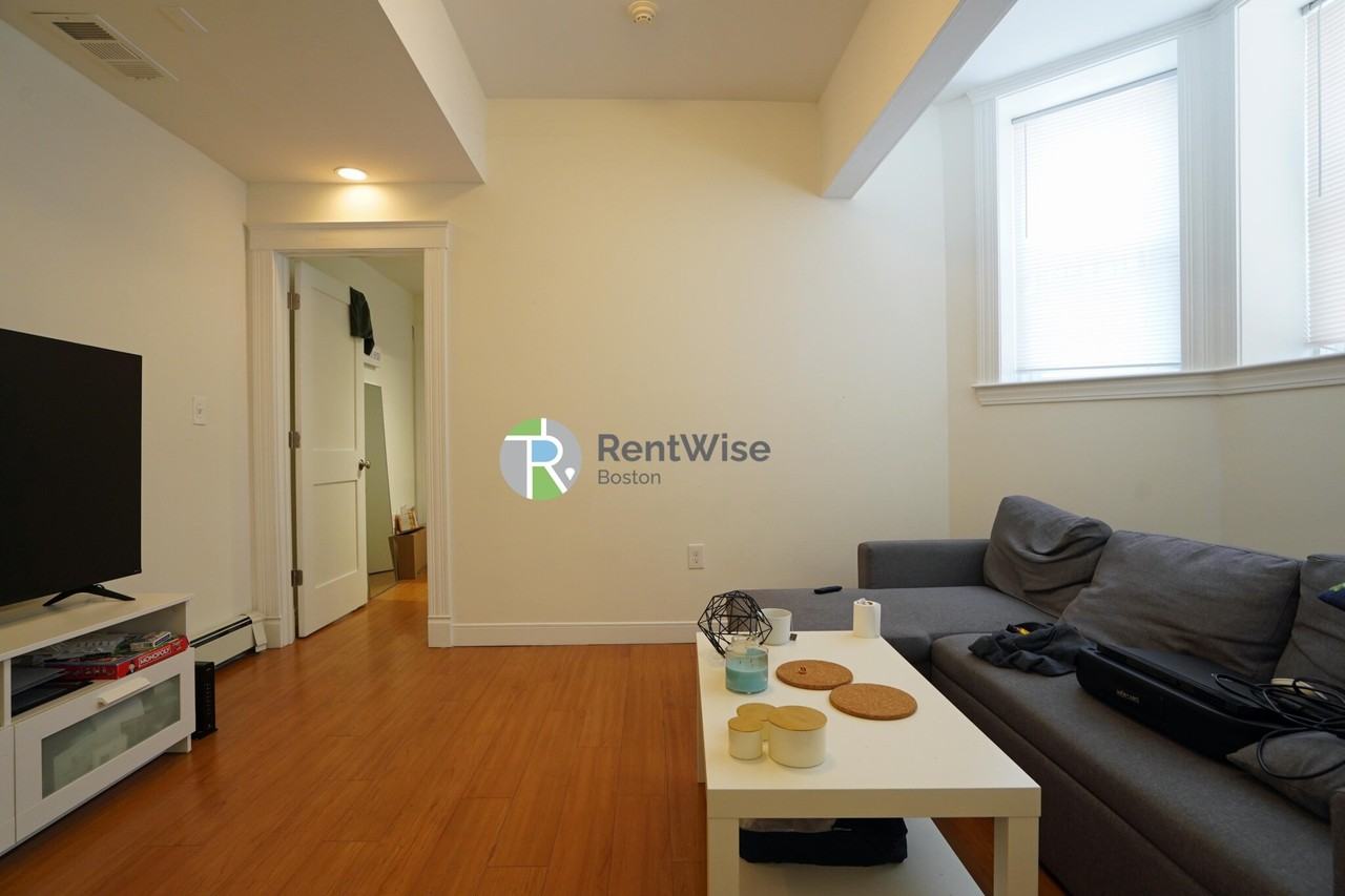 1302 Commonwealth Ave #B - Photo 4 of 20