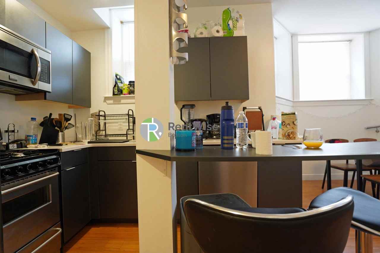 1302 Commonwealth Ave #B - Photo 7 of 20