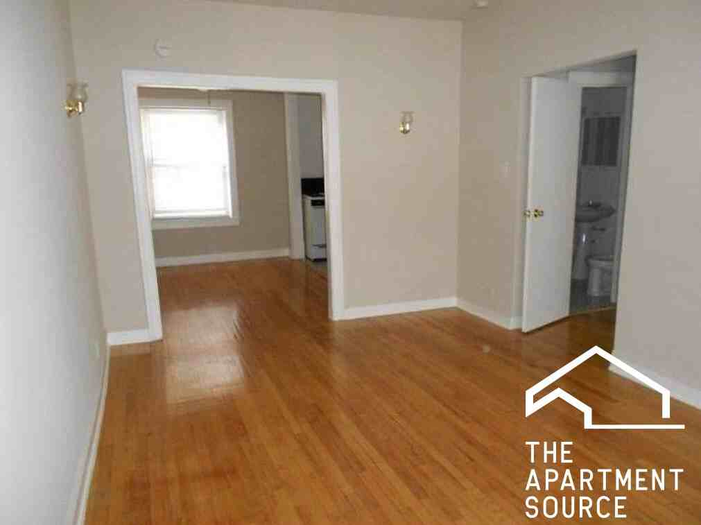 1317 W Estes Ave #4 - Photo 2 of 9