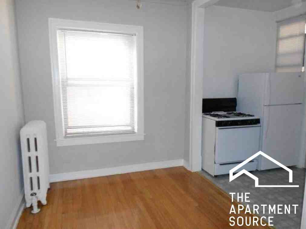 1317 W Estes Ave #4 - Photo 3 of 9