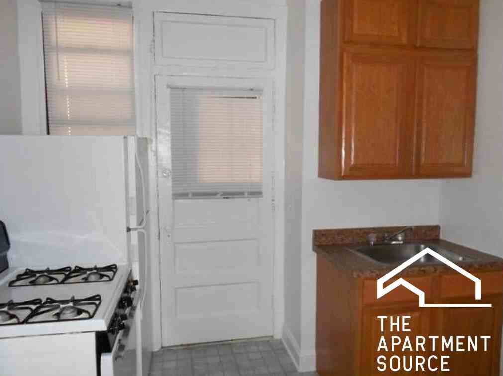 1317 W Estes Ave #4 - Photo 4 of 9