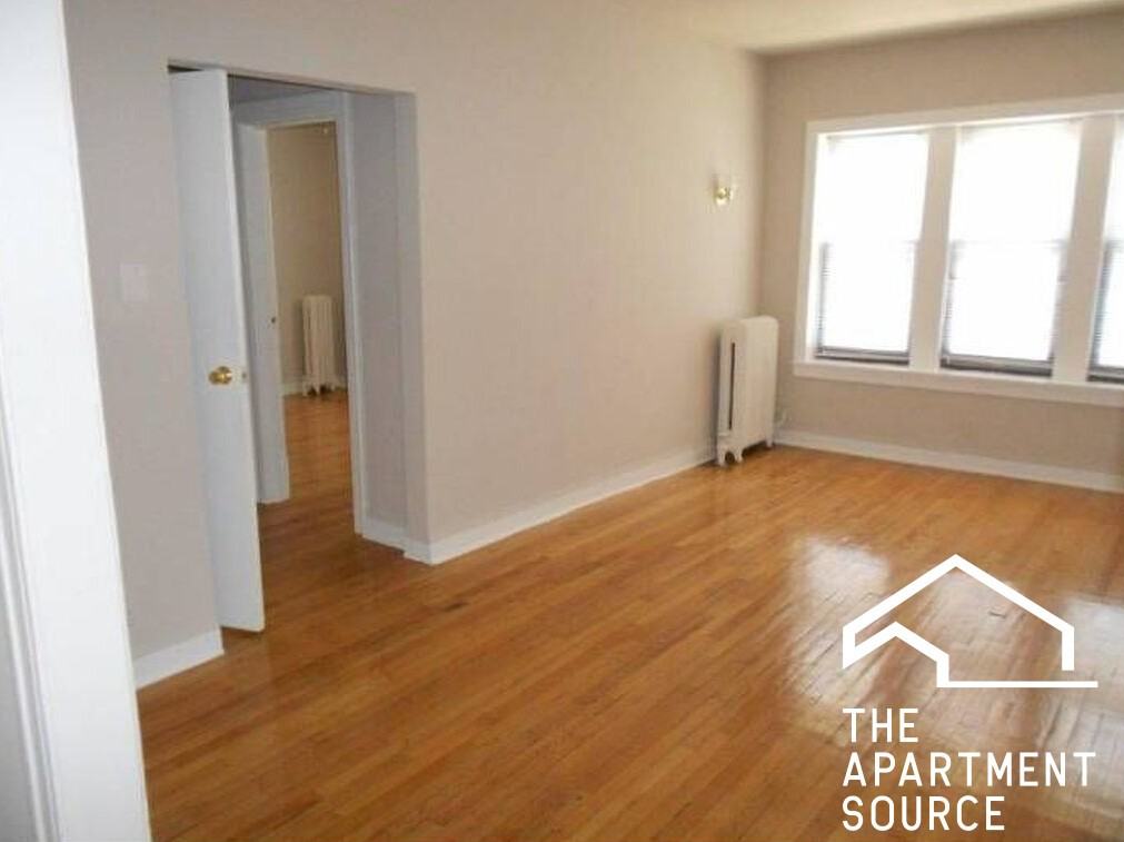 1317 W Estes Ave #4 - Photo 5 of 9