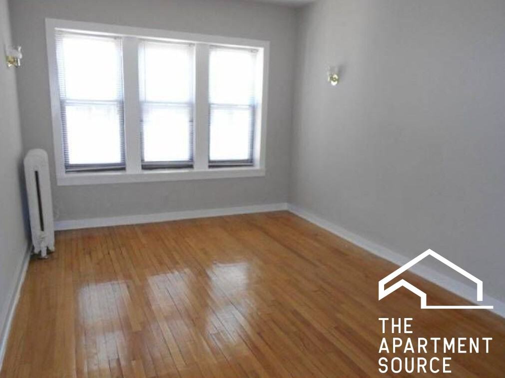 1317 W Estes Ave #4 - Photo 6 of 9