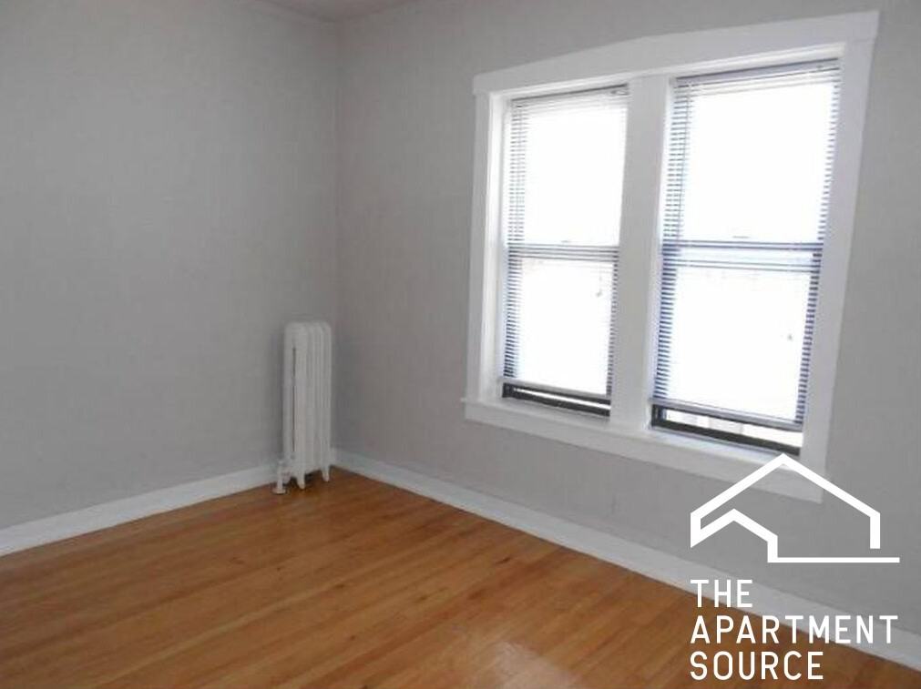 1317 W Estes Ave #4 - Photo 7 of 9