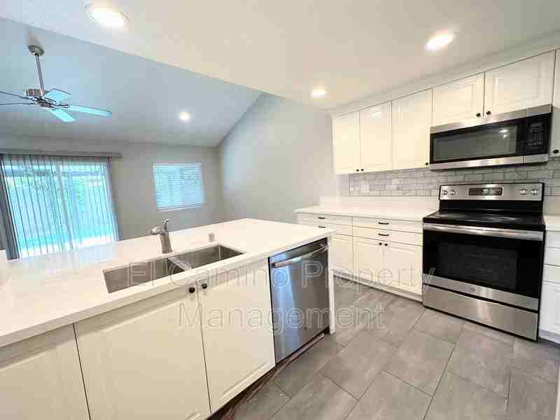 16722 Greenbrook Cir - Photo 2 of 34