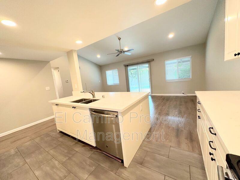 16722 Greenbrook Cir - Photo 3 of 34