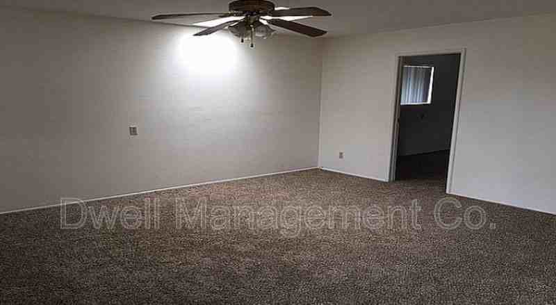 5240 Margaret St - Photo 2 of 5