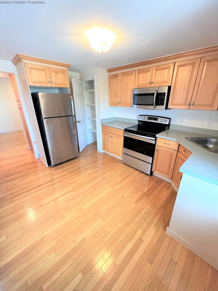 High St - Photo 2 of 10