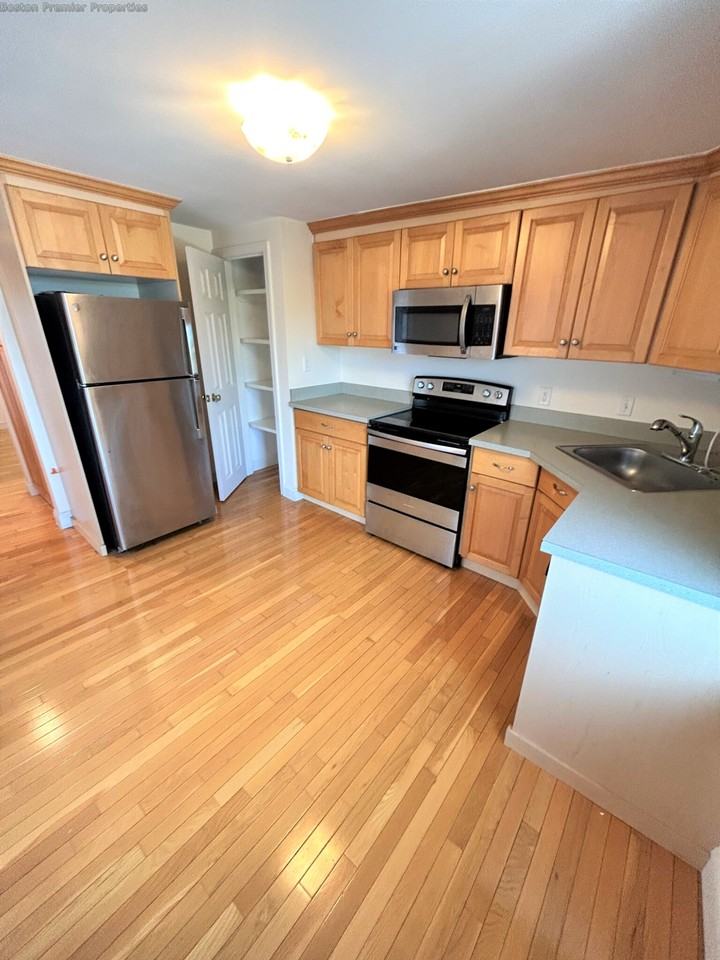 High St - Photo 3 of 10