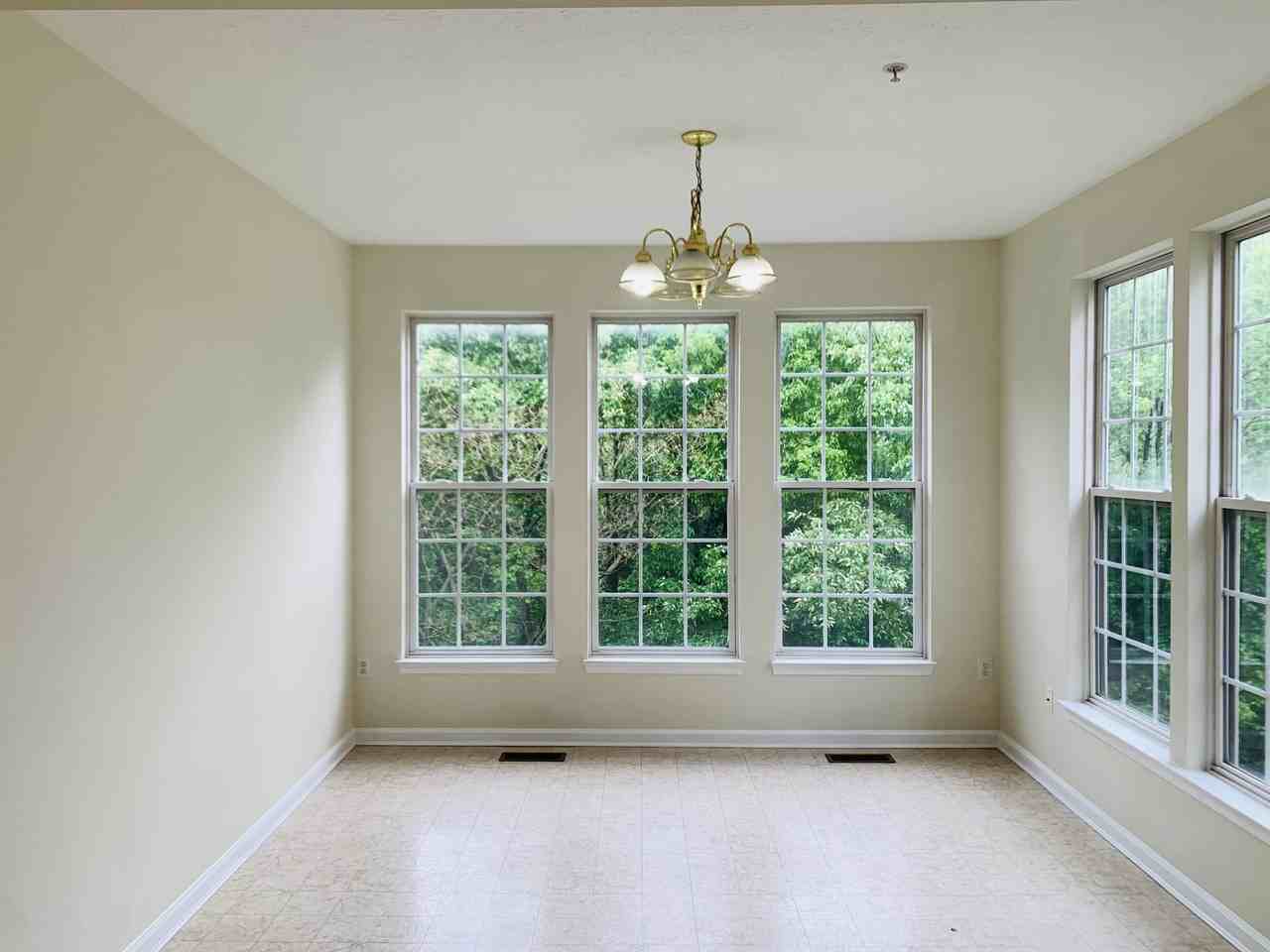 1481 Pangbourne Way - Photo 7 of 20