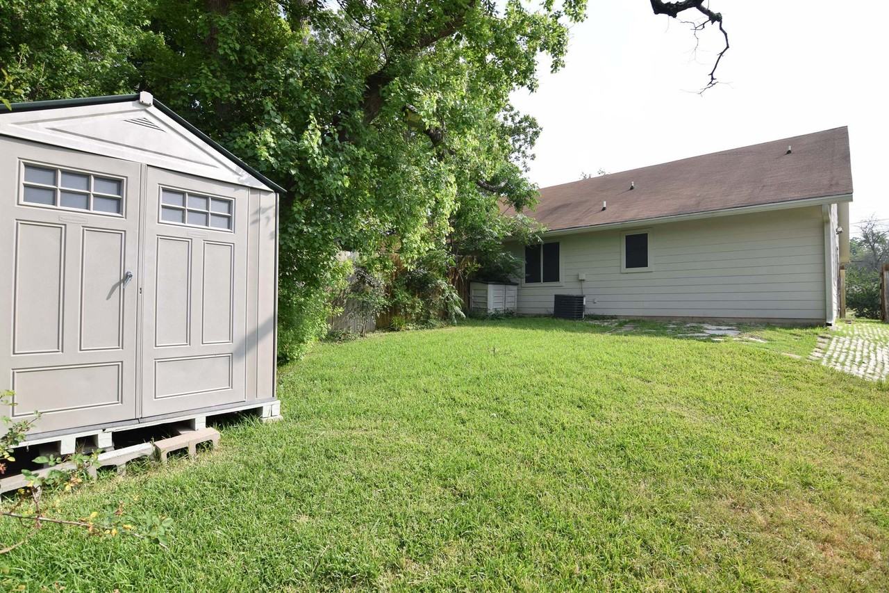 2028 S 15Th St - Photo 3 of 14