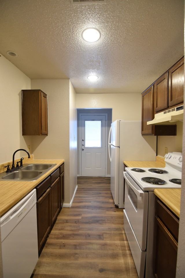 2028 S 15Th St - Photo 4 of 14