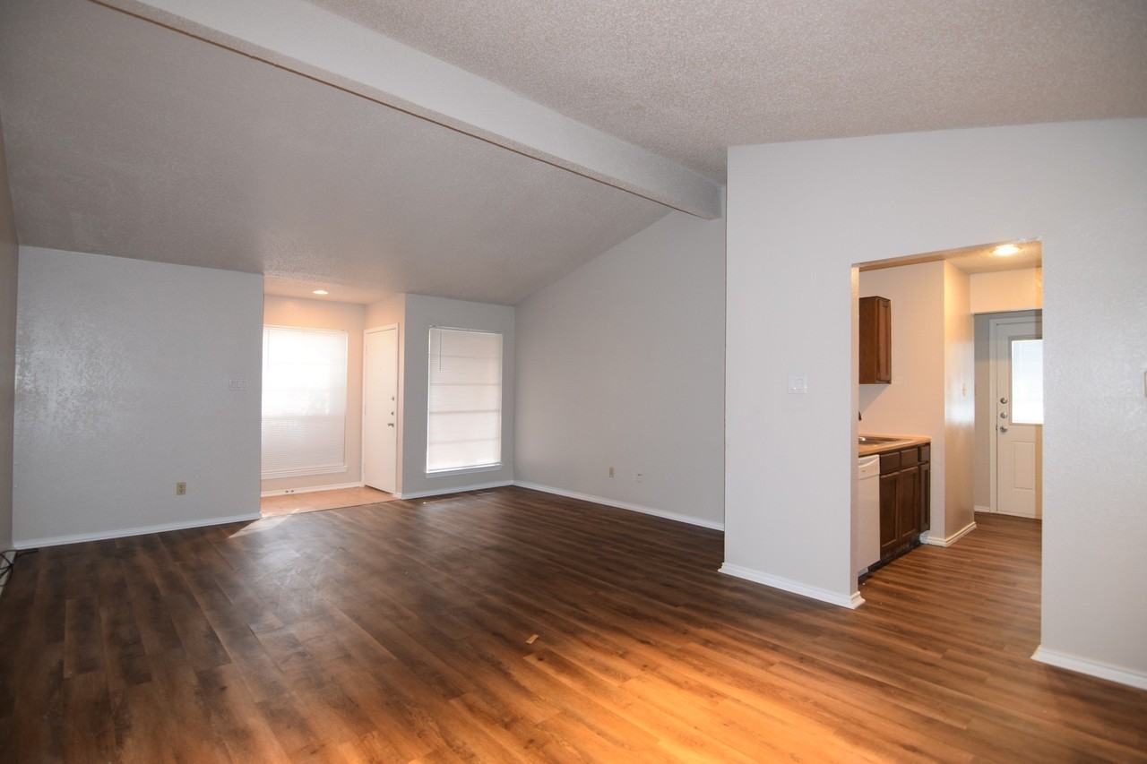 2028 S 15Th St - Photo 5 of 14