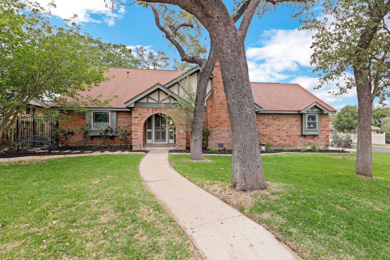 311 Innwood Dr - Photo 2 of 34