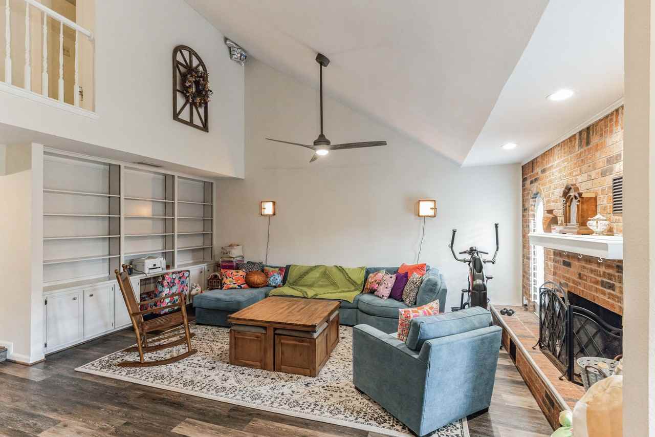 311 Innwood Dr - Photo 3 of 34