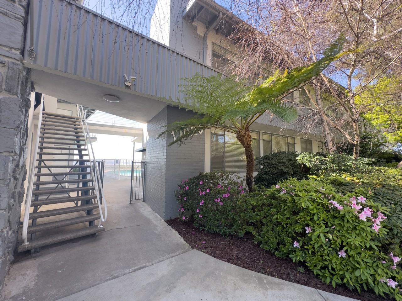 17020 W Sunset Blvd - Photo 2 of 24