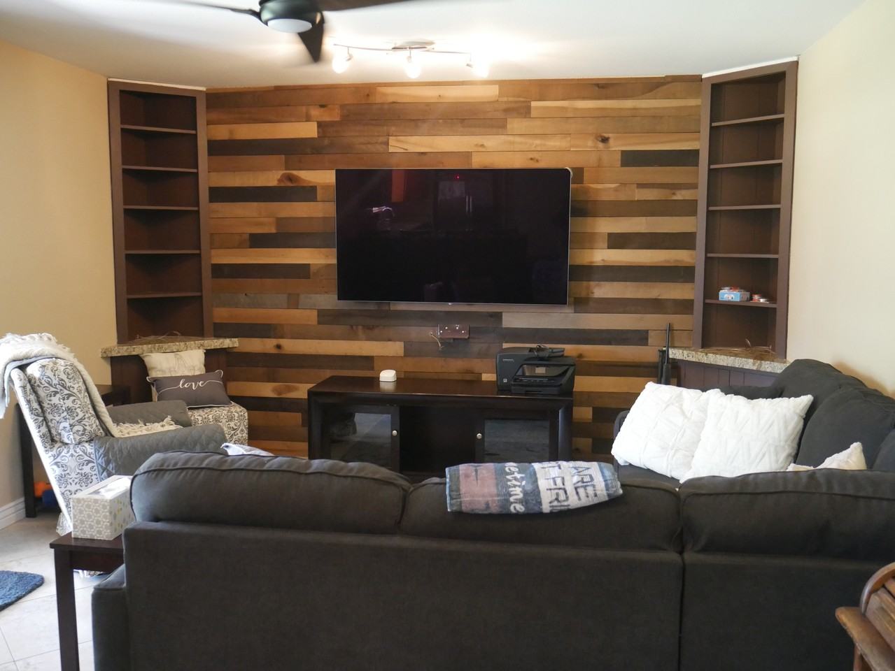 2813 E Cortez St - Photo 4 of 17