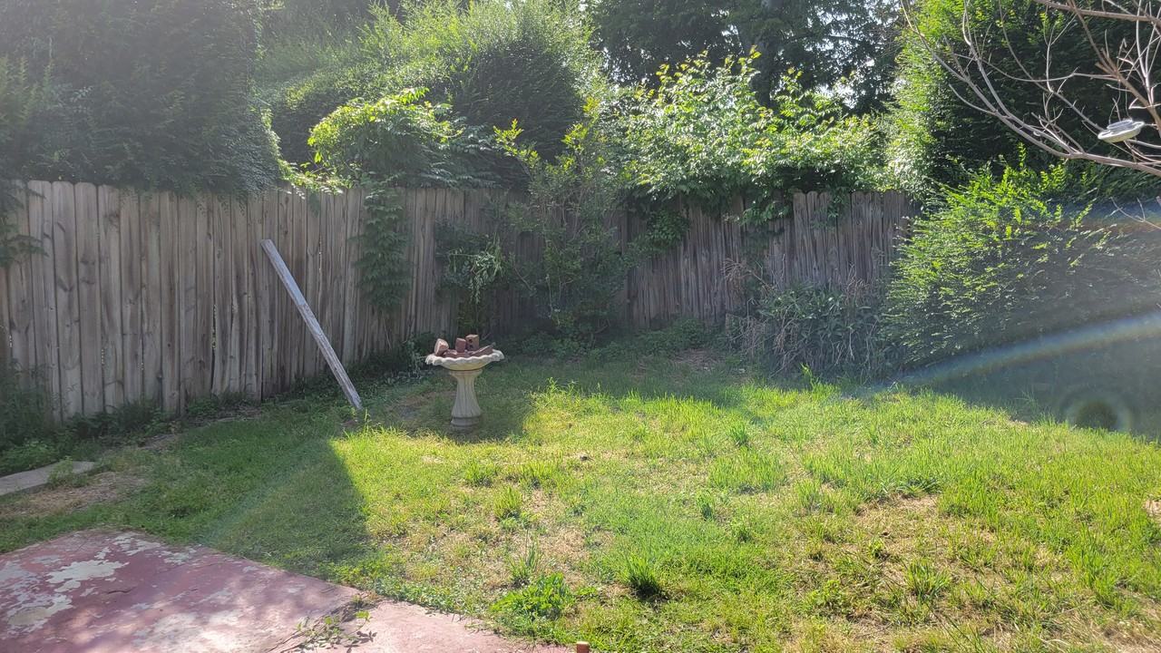 1713 Hemphill Dr - Photo 2 of 3