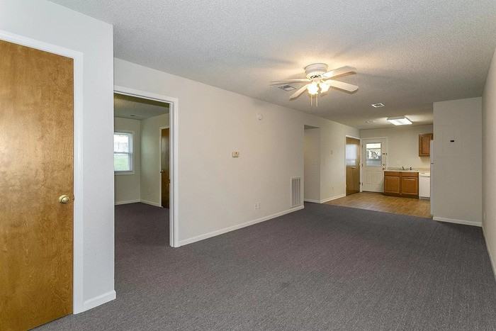 102 E Lawrence St #10 - Photo 3 of 17