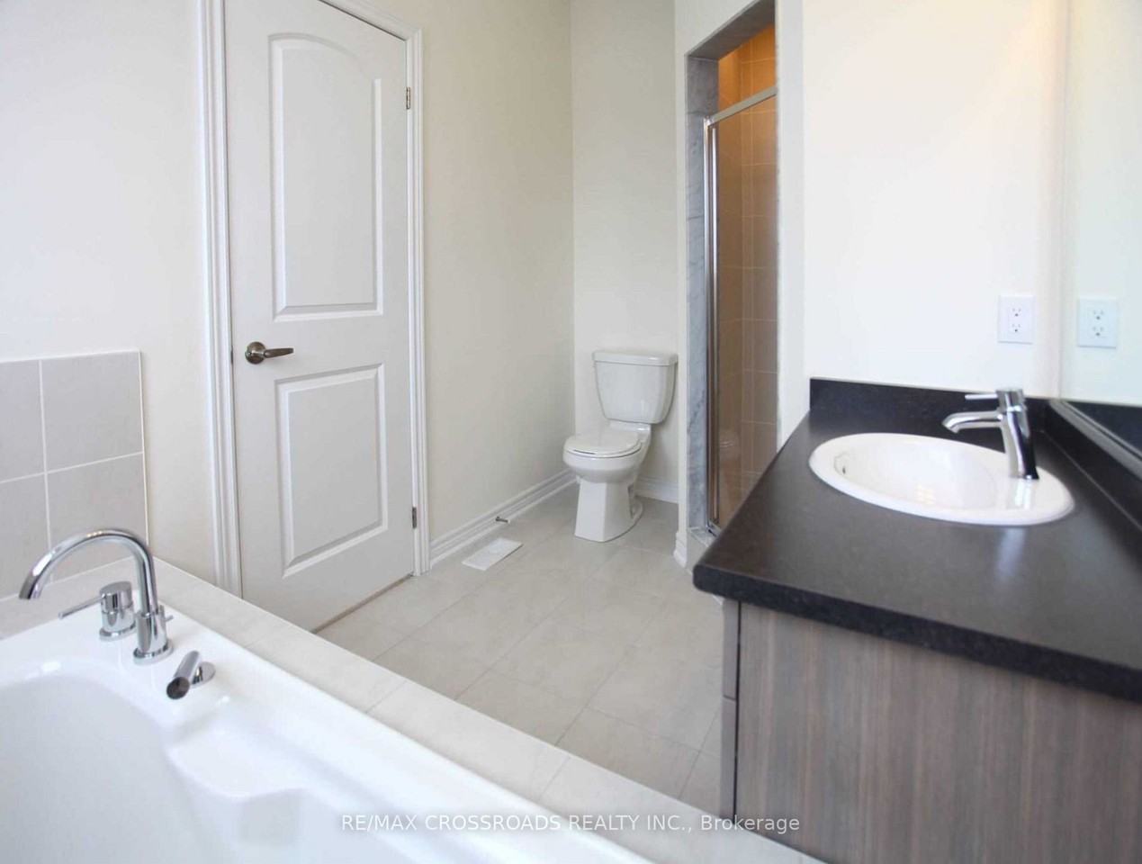 16 Capreol Avenue #None - Photo 2 of 6