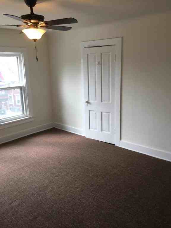 2704 N Hackett Ave - Photo 4 of 9