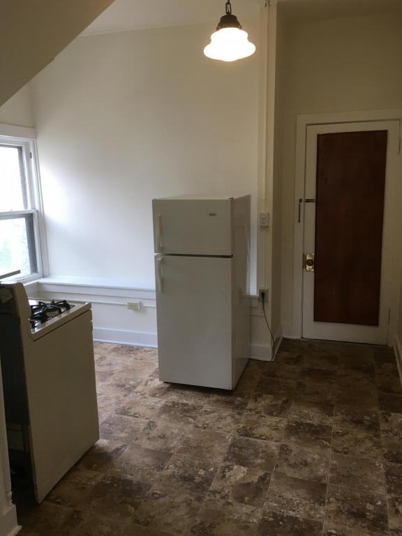 2704 N Hackett Ave - Photo 5 of 9