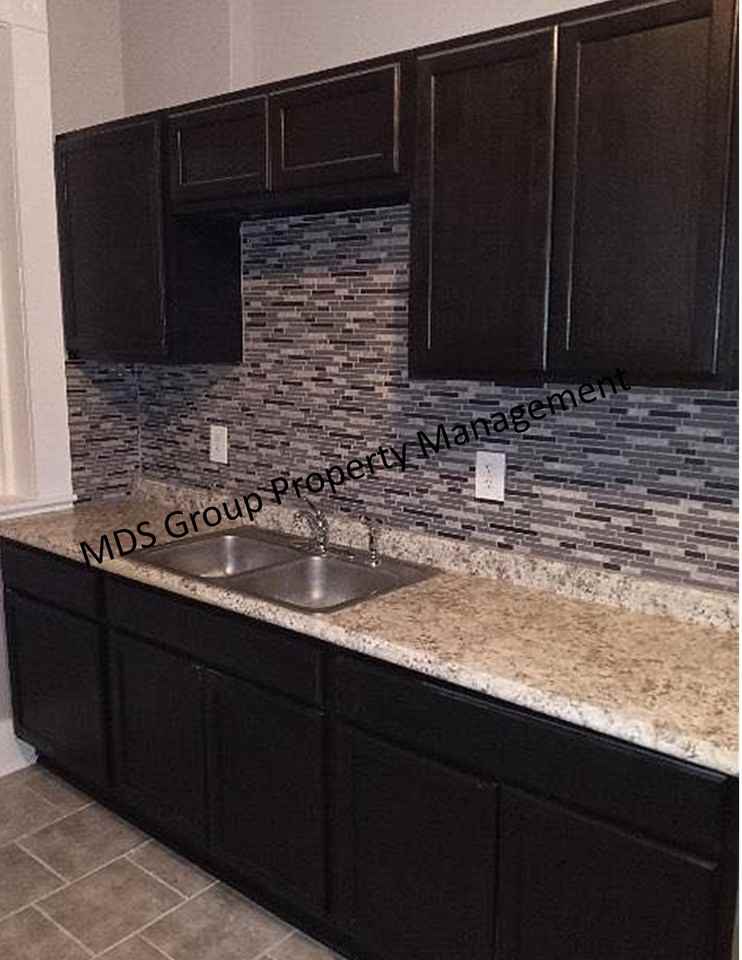 920 Bates Street - Photo 3 of 5