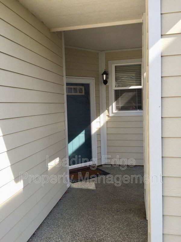 17425 Ironwood St - Photo 3 of 22