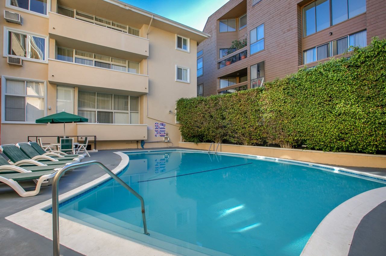 Brentwood Towers Apartments 11600 Montana Ave, Los Angeles, CA 90049