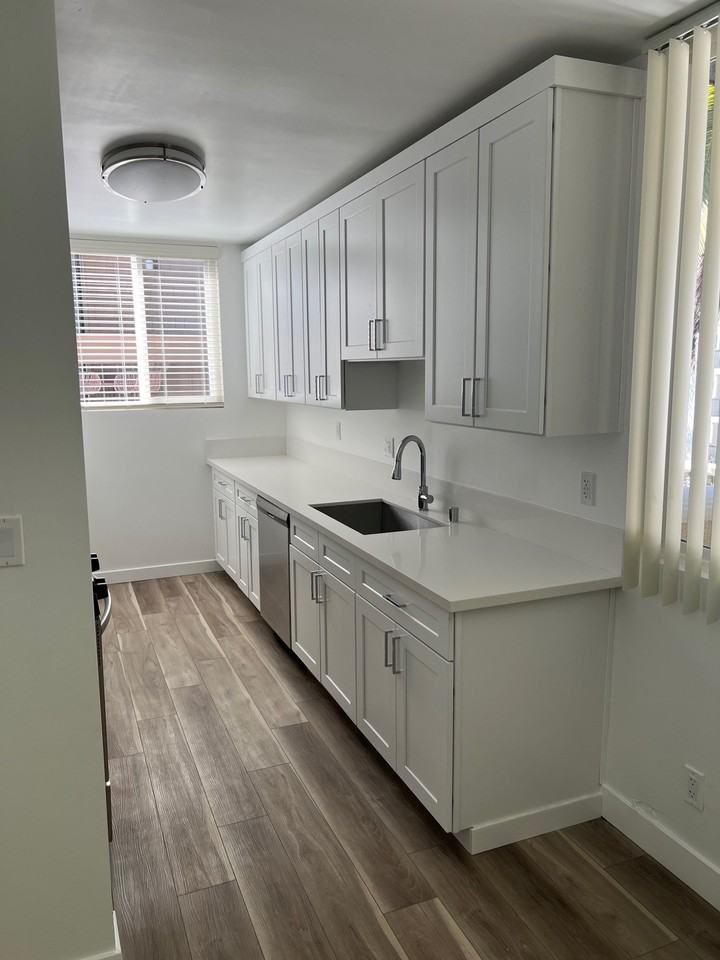 Brentwood Towers - Photo 2 of 7