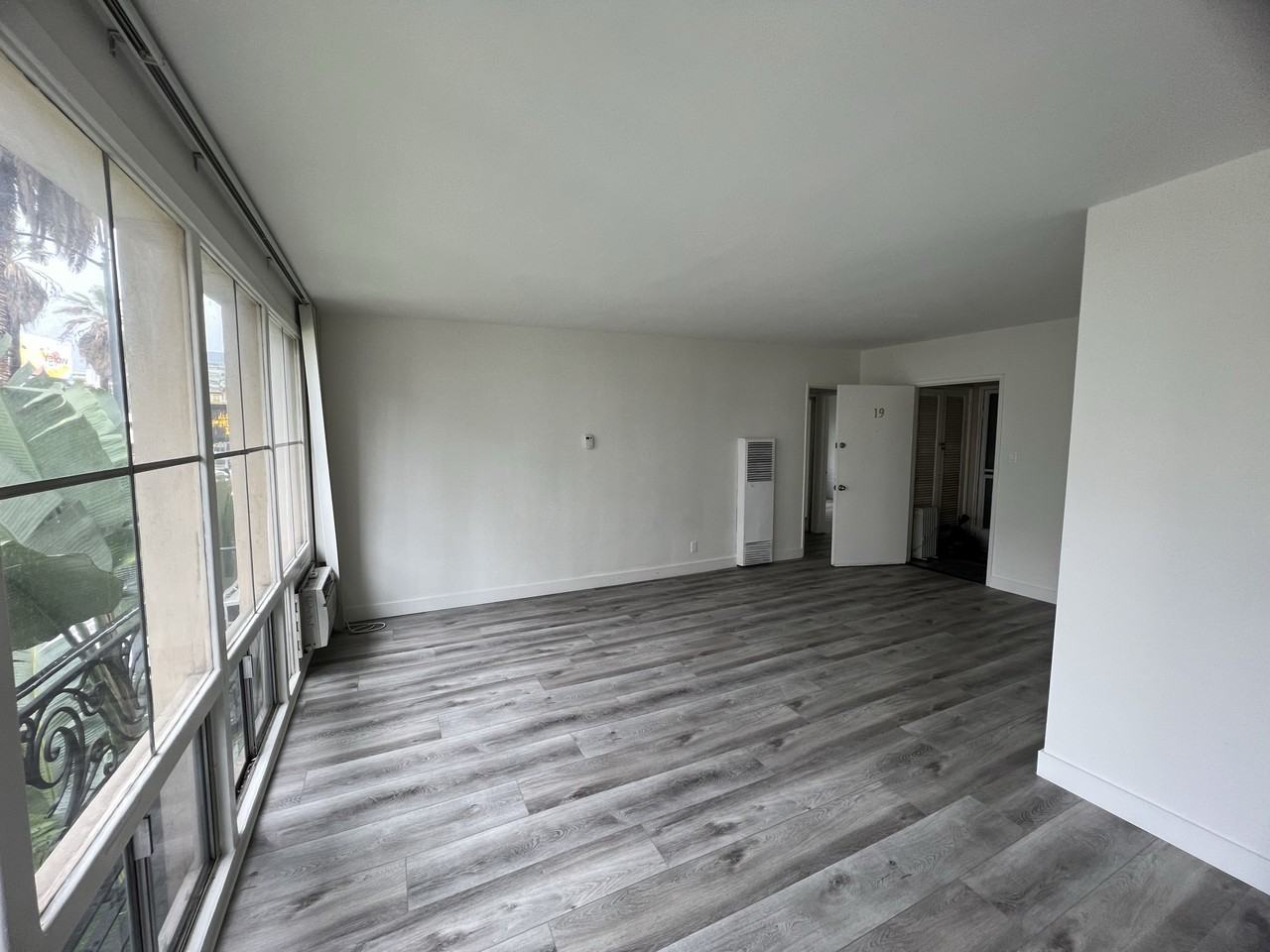 Hollywood Towers - Photo 2 of 29