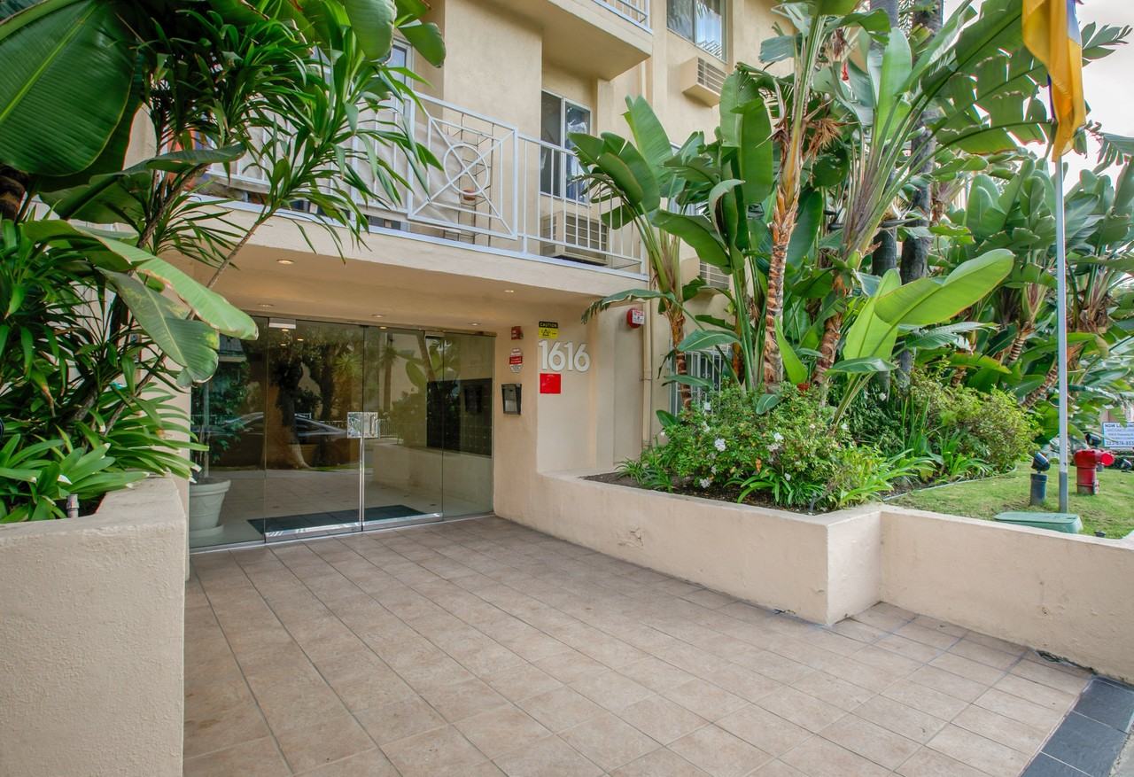 West Hollywood Ritz - Photo 4 of 13