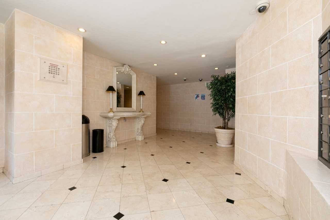 West Hollywood Ritz - Photo 7 of 13