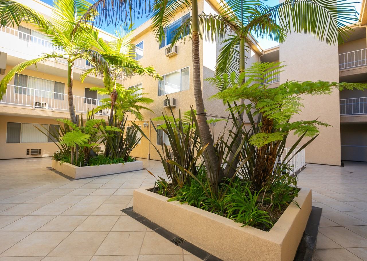 Westmoreland Regency Towers - Photo 5 of 19