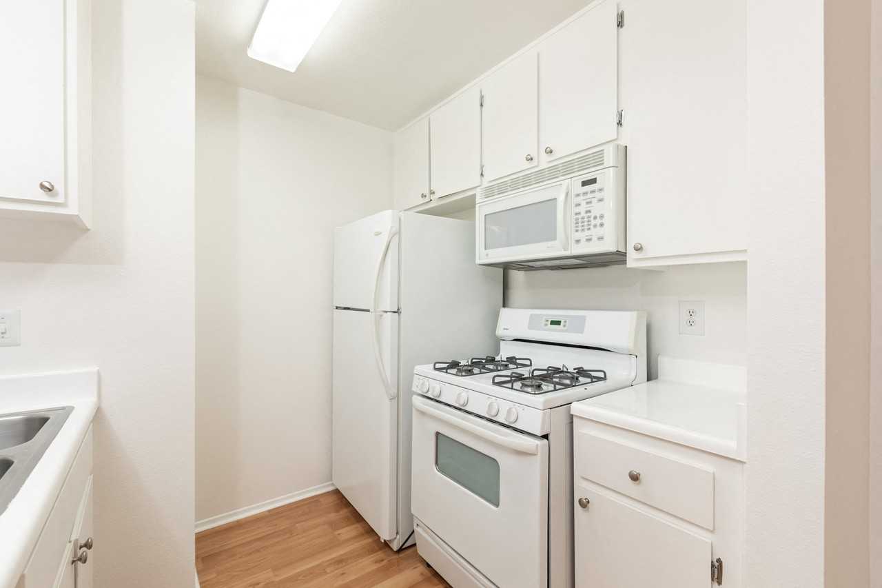 Westmoreland Regency Towers - Photo 7 of 19