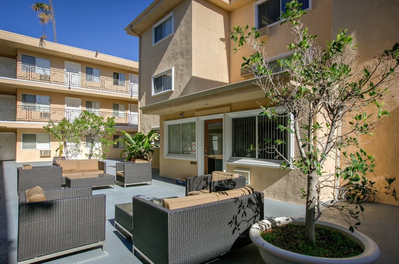 Wilshire Ardmore Regency - Photo 5 of 13